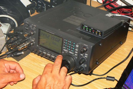R2CW sme tentokrát zamenili za ICOM IC-746